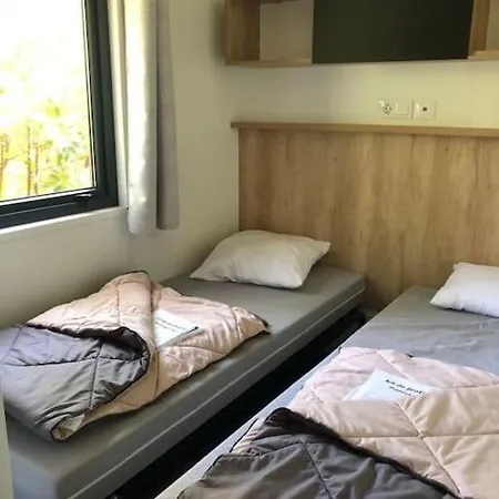 - Camping 5 Etoiles - *